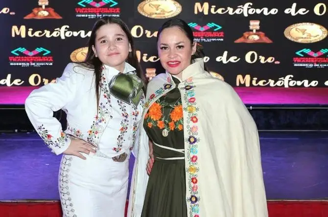 Reconocen a las cantantes Edith Encalada y Nura Francis por disco homenaje a Juan Gabriel 